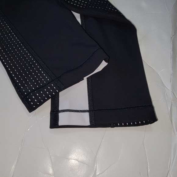 Athleta Hiit It Mesh Capri Leggings Size XS Black/White - Picture 10 of 10